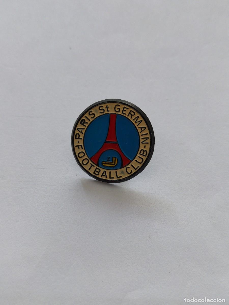 Sports collectibles: PIN FUTBOL CLUB PARIS SANT GERMAIN