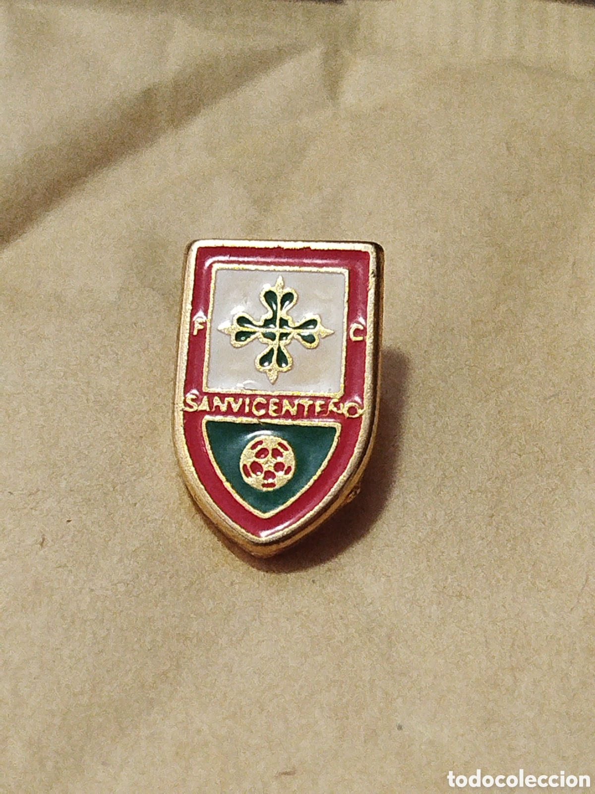 Coleccionismo deportivo: INSIGNIA DE FUTBOL FC SANVICENTE&Ntilde;O.san vicente de Alc&aacute;ntara BADAJOZ