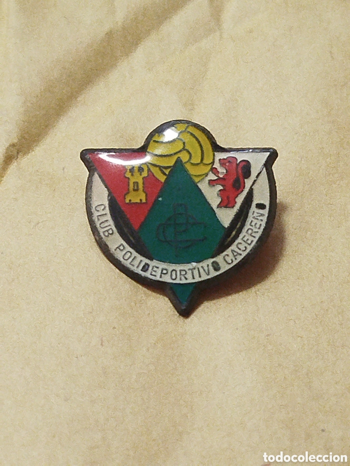 Coleccionismo deportivo: INSIGNIA DE FUTBOL C P.CACERE&Ntilde;O.CACERES