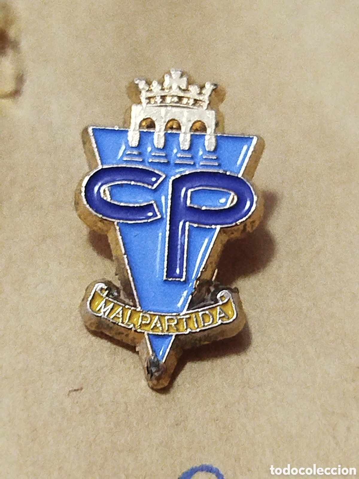 Coleccionismo deportivo: INSIGNIA DE FUTBOL CP.MALPARTIDA .CACERES