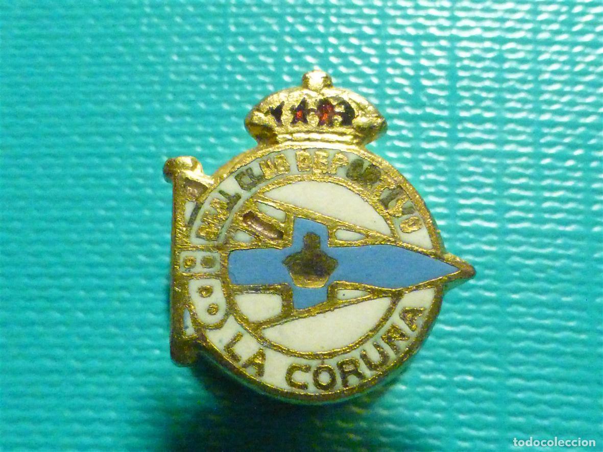 Coleccionismo deportivo: Antigua insignia para ojal de chaqueta - Real Club Deportivo de la Coru&ntilde;a - Antiguo Pin