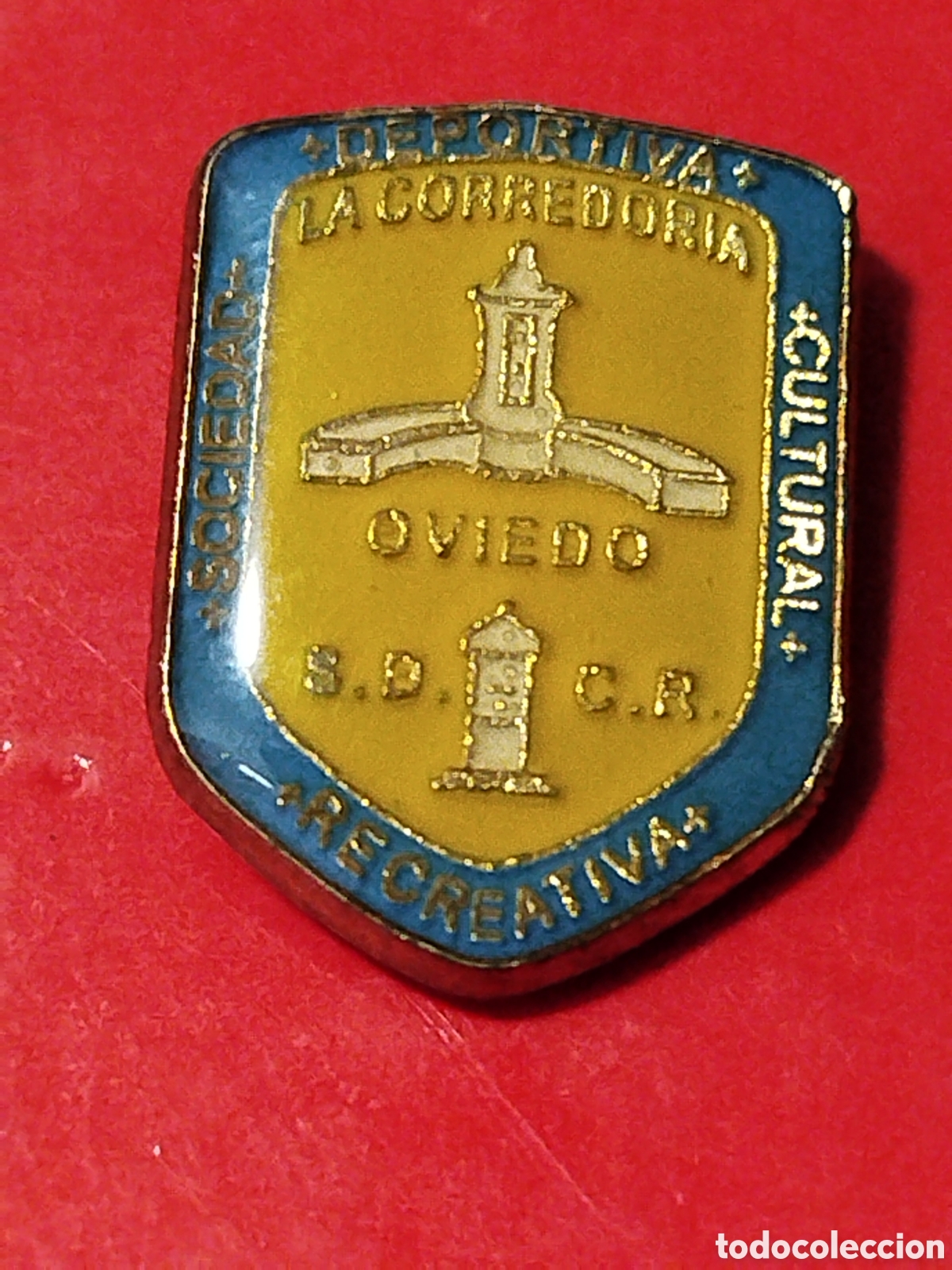 Coleccionismo deportivo: INSIGNIA DE FUTBOL S D.C.R.LA CORRIDORIA OVIEDO