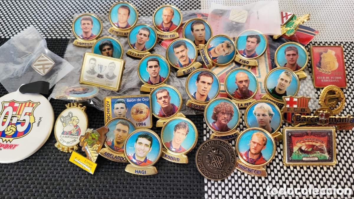 Coleccionismo deportivo: Lote varios pins F&uacute;tbol