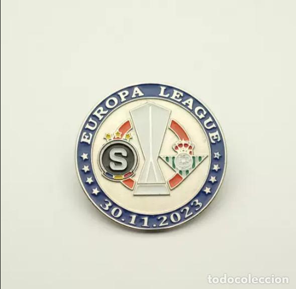 Coleccionismo deportivo: Badge Pin: UEFA Europa League 2023-24 AC Sparta Prague Czech - Real Betis Spain
