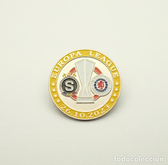 Coleccionismo deportivo: Football pin Sparta Prague Czechia- Rangers FC Scotland 2023-24 Europa League