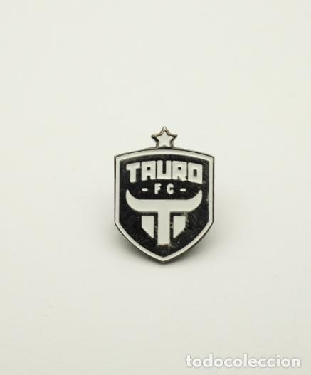 Coleccionismo deportivo: Metal badge pin football clubs PANANA /CONCACAF/ &ndash; Tauro FC