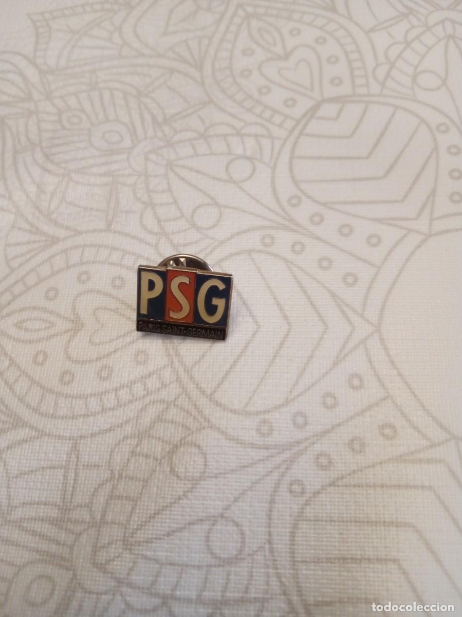 Coleccionismo deportivo: Insignia del Paris Saint-Germain.