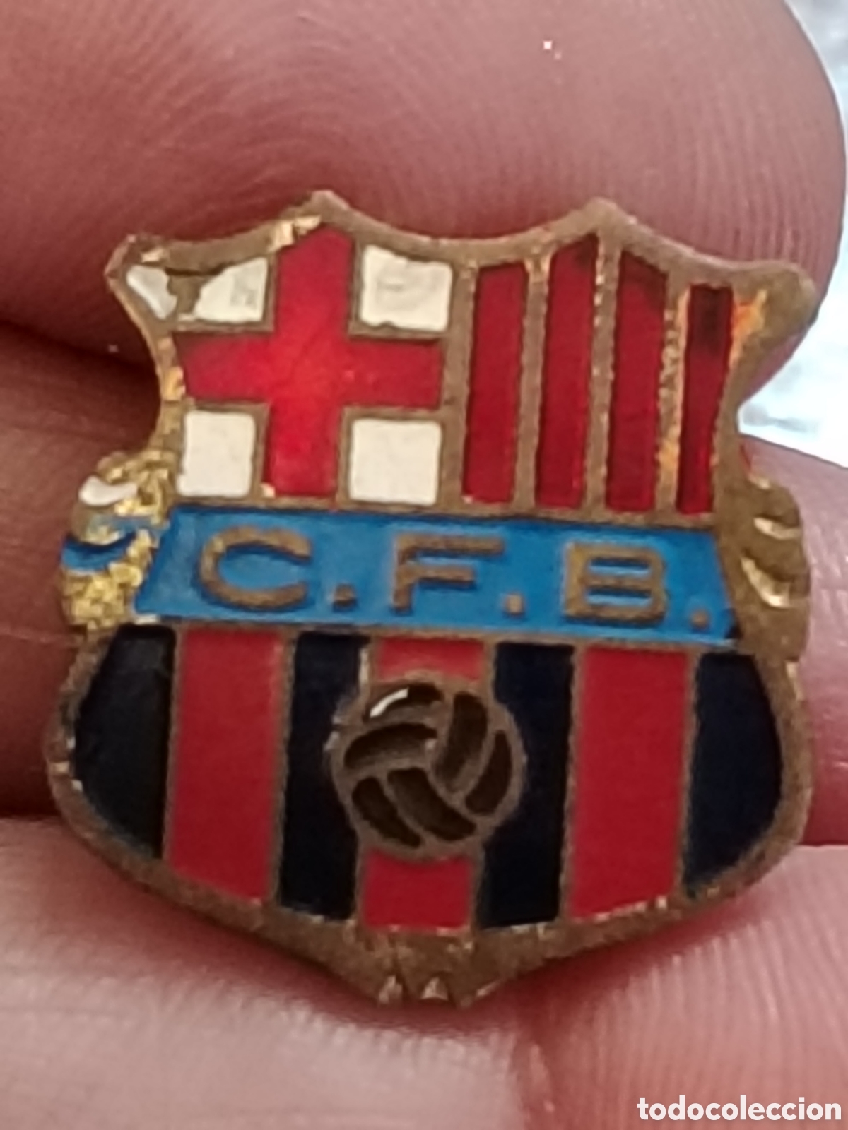 Coleccionismo deportivo: Insignia antigua del F&uacute;tbol Club Barcelona