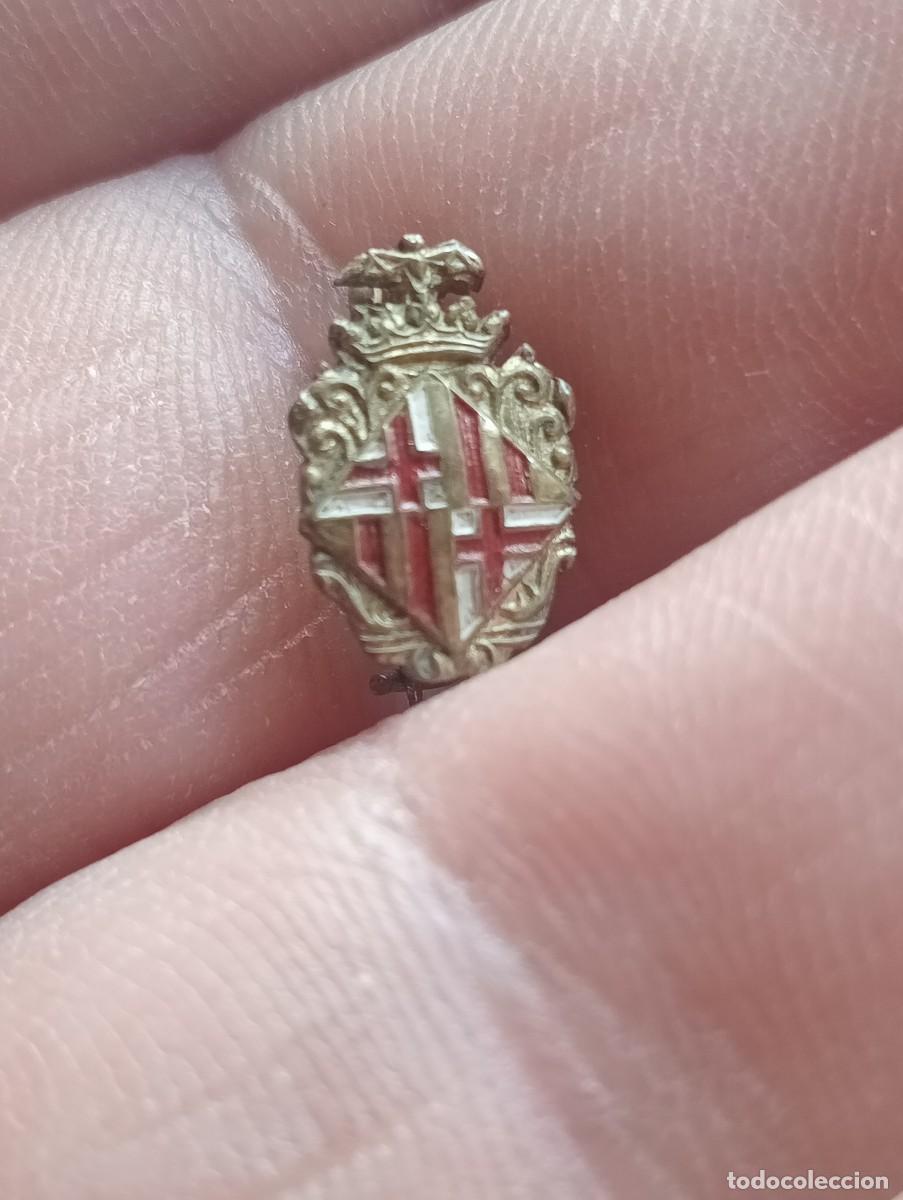 Coleccionismo deportivo: ANTIGUA INSIGNIA SOLAPA ESCUDO FUNDACIONAL FUTBOL CLUB BARCELONA PRIMEROS ESCUDOS BAR&Ccedil;A VER FOTOS
