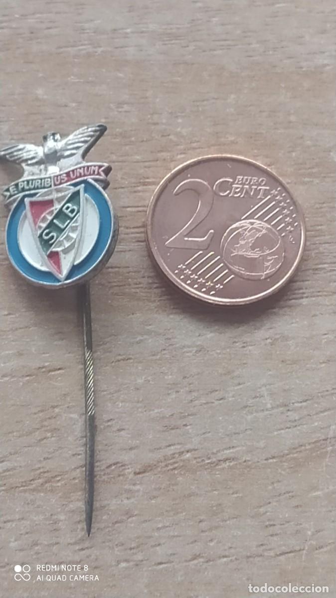 Coleccionismo deportivo: INSIGNIA ANTIGUA DE ALFILER BENFICA S.L.B . P4