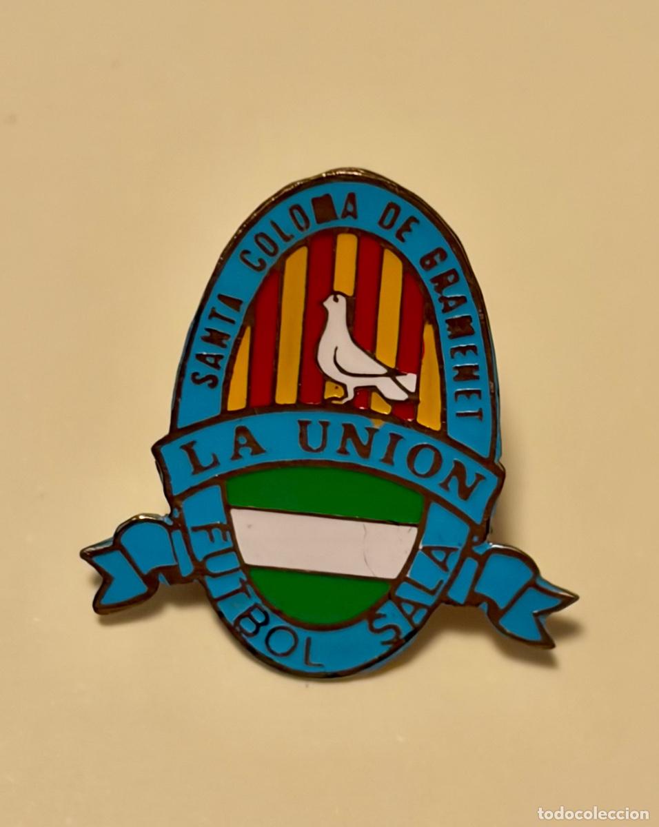 Coleccionismo deportivo: Antiguo pin futbol sala Santa Coloma de Gramanet - Barcelona