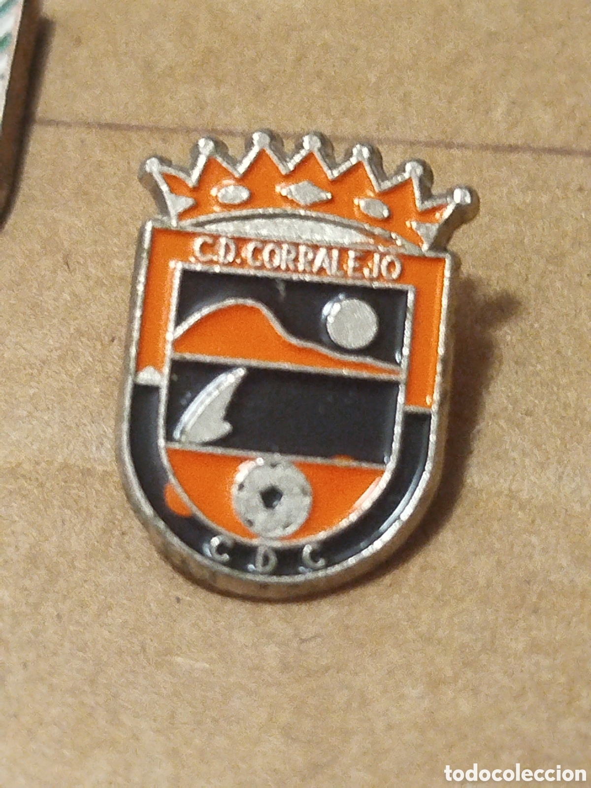 Coleccionismo deportivo: INSIGNIA DE FUTBOL CD CORRALEJO . FUERTEVENTURA