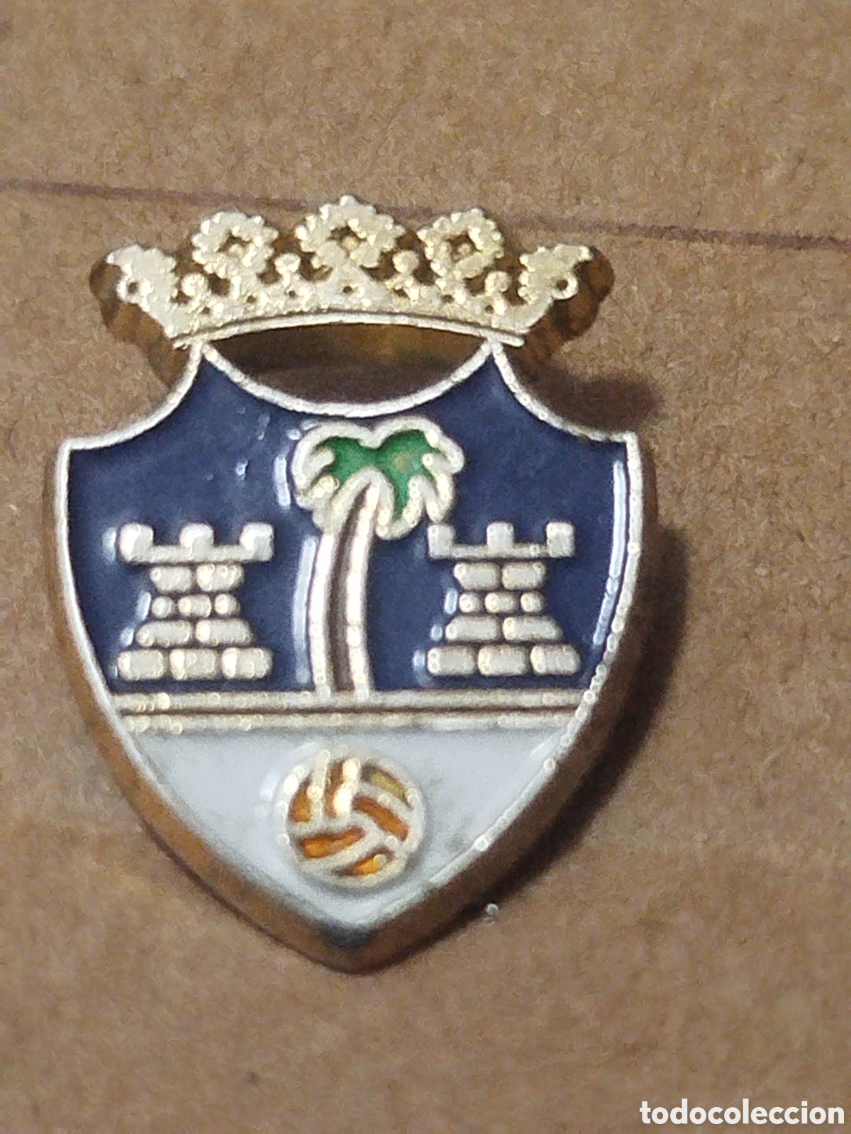 Coleccionismo deportivo: INSIGNIA DE FUTBOL UD LAS TORRES LAS PALMAS GC