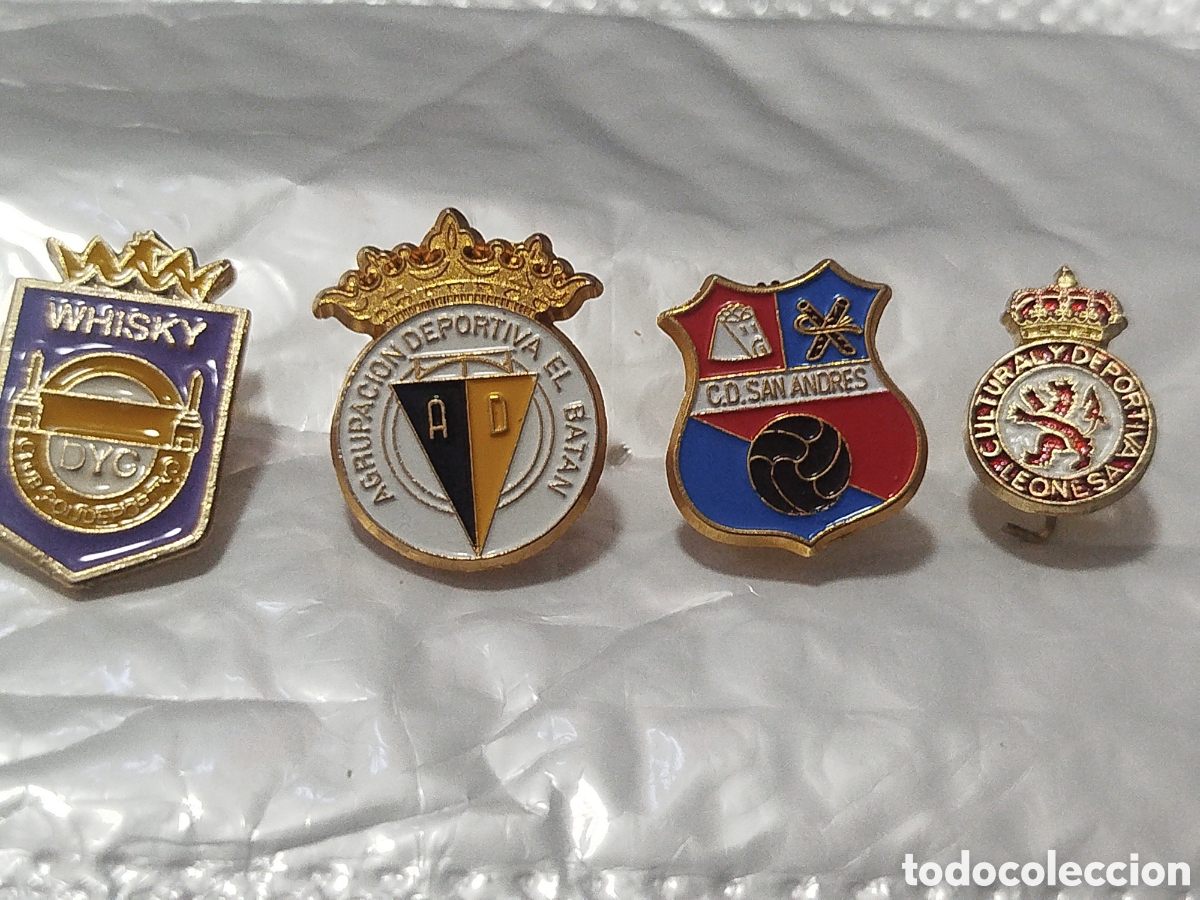 Coleccionismo deportivo: INSIGNIA DE FUTBOL CD WHISKY DYC.AD EL BATAN CD S.ANDRES.C.Y D LEONESA