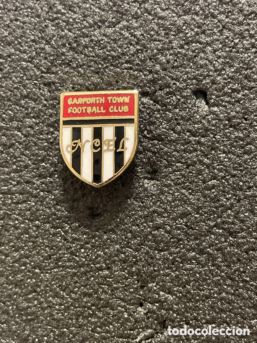 Coleccionismo deportivo: Pin 256 GARFORTH TOWN A.F.C. - Garforth