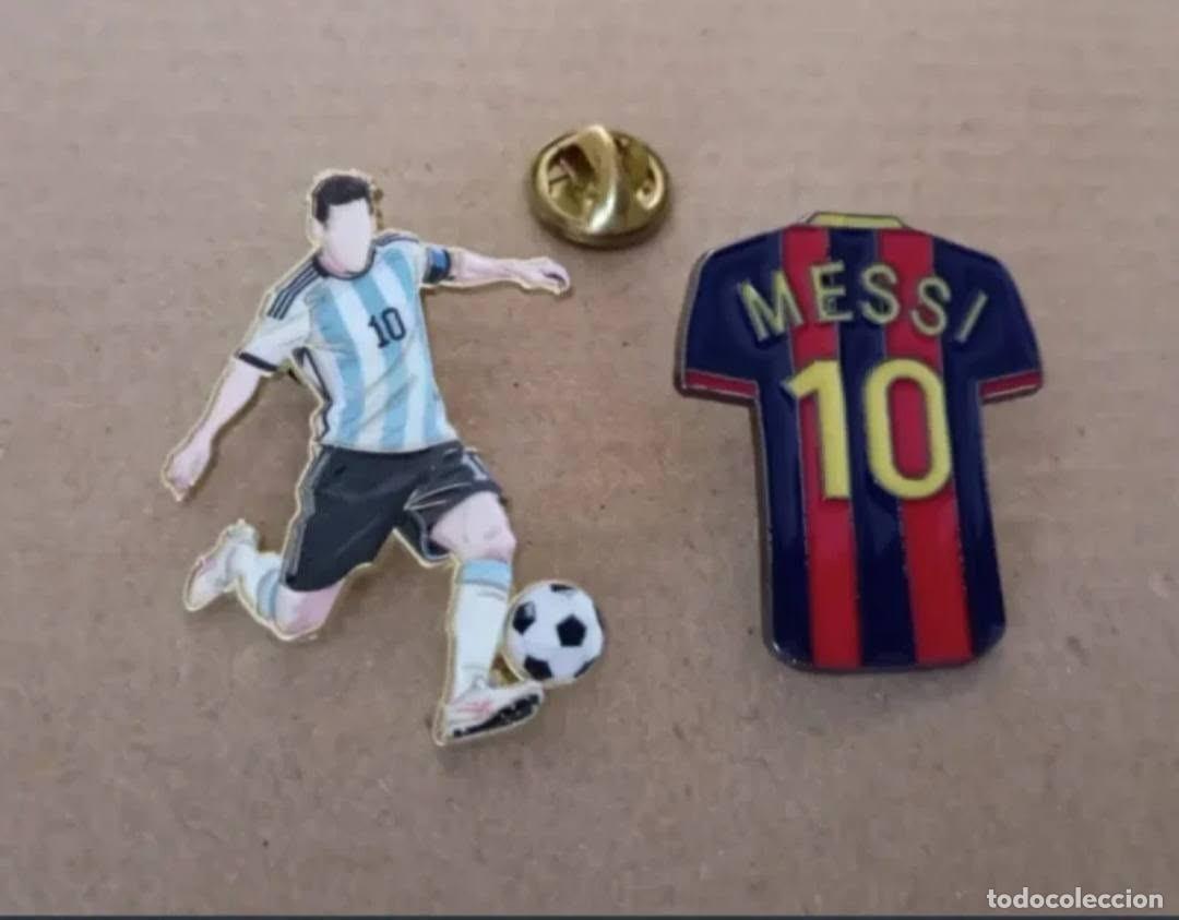 Coleccionismo deportivo: -LOTE 2 PINS DE LEO MESSI ARGENTINA Y CAMISETA BARCELONA PIN
