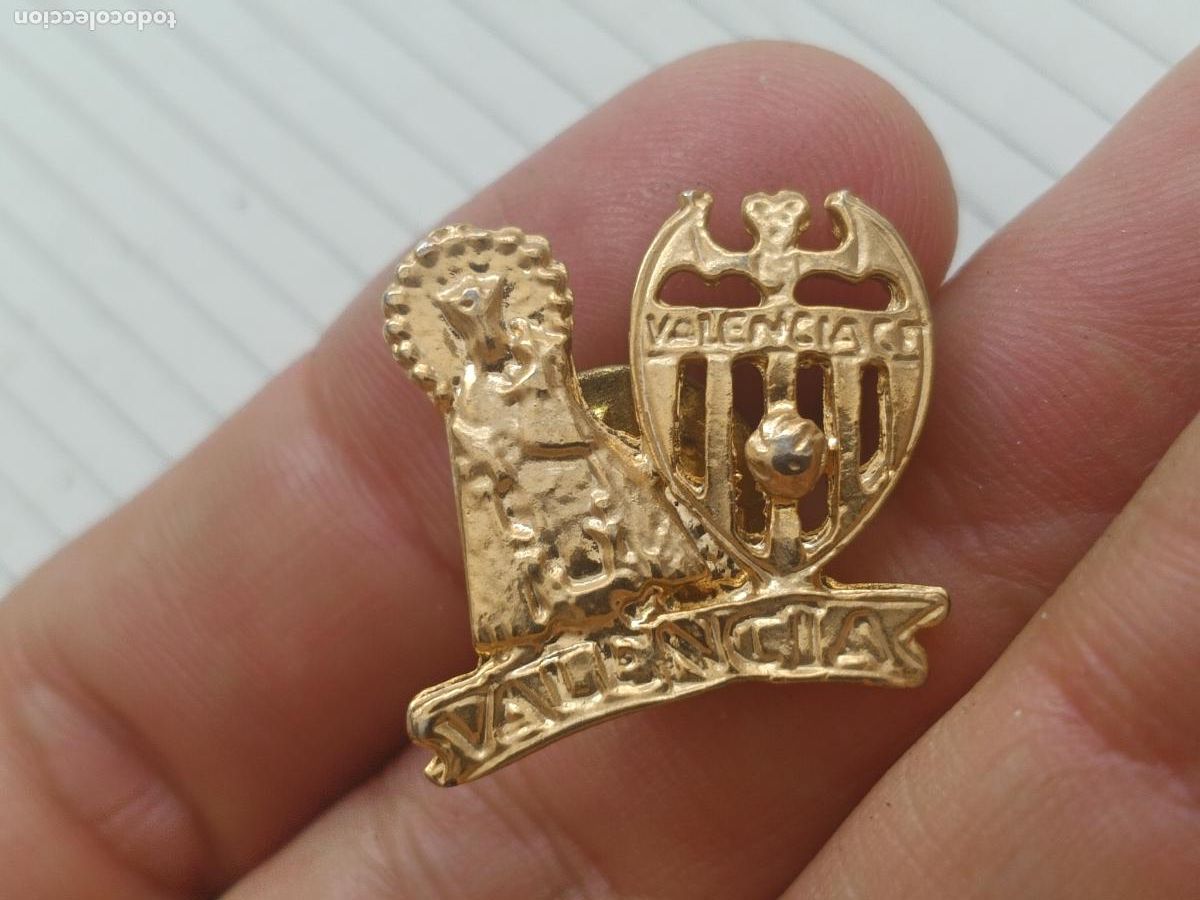 Coleccionismo deportivo: Pin del Valencia club de f&uacute;tbol