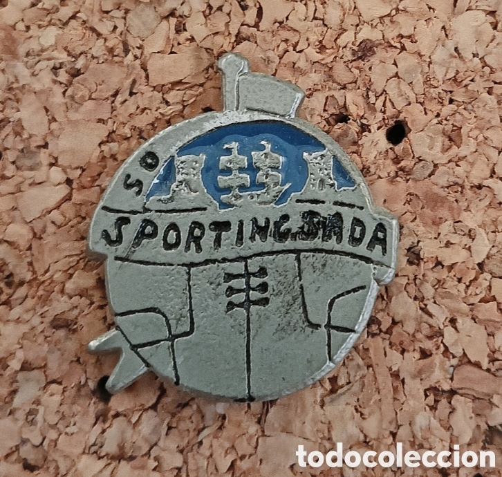 Coleccionismo deportivo: PIN FUTBOL SOCIEDAD DEPORTIVA SPORTING SADA ANTIGUO