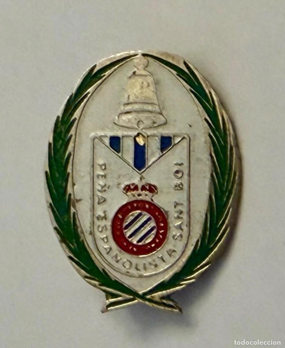 Coleccionismo deportivo: ANTIGUA INSIGNIA PE&Ntilde;A ESPA&Ntilde;OLISTA SANT BOI - REAL CLUB DEPORTIVO ESPA&Ntilde;OL