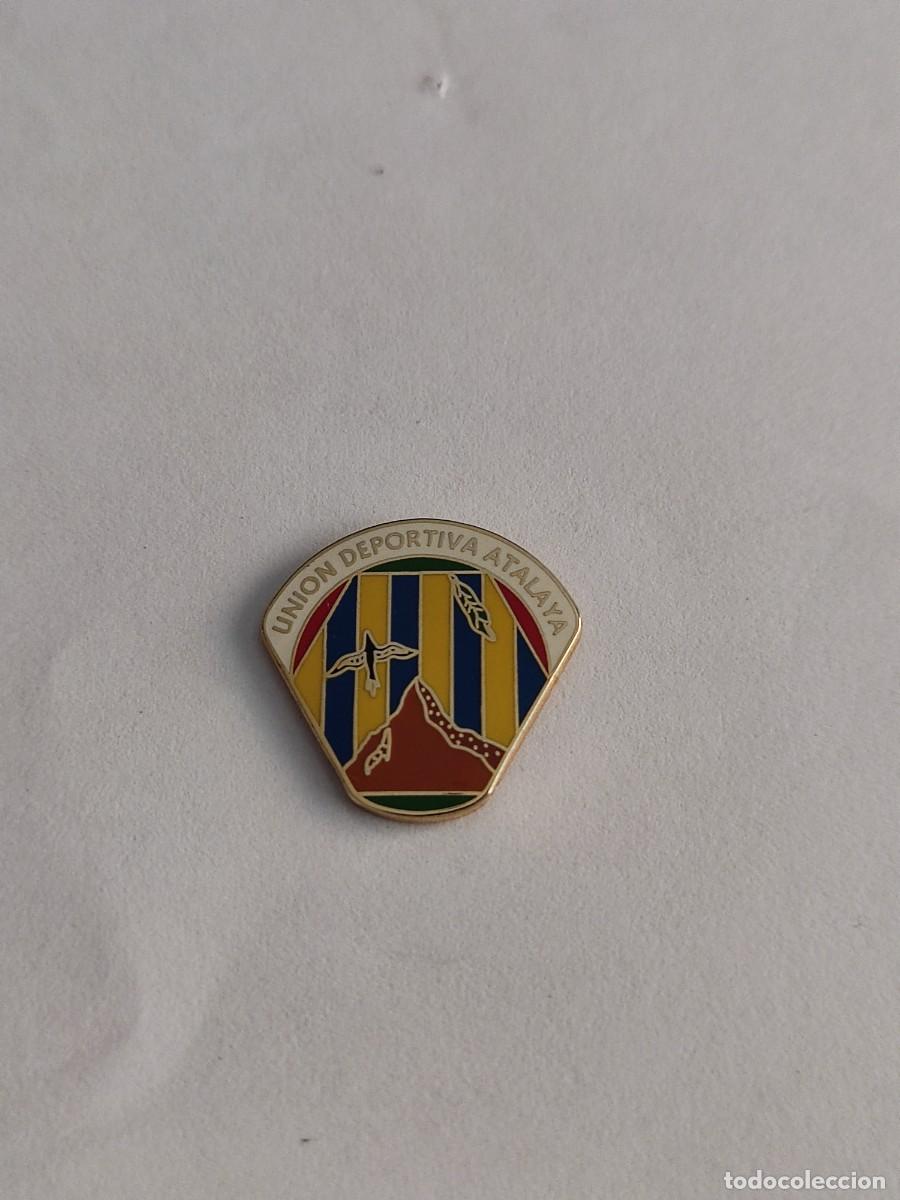 Coleccionismo deportivo: PIN FUTBOL UNION DEPORTIVA ATALAYA(LAS PALMAS GRAN CANARIA)