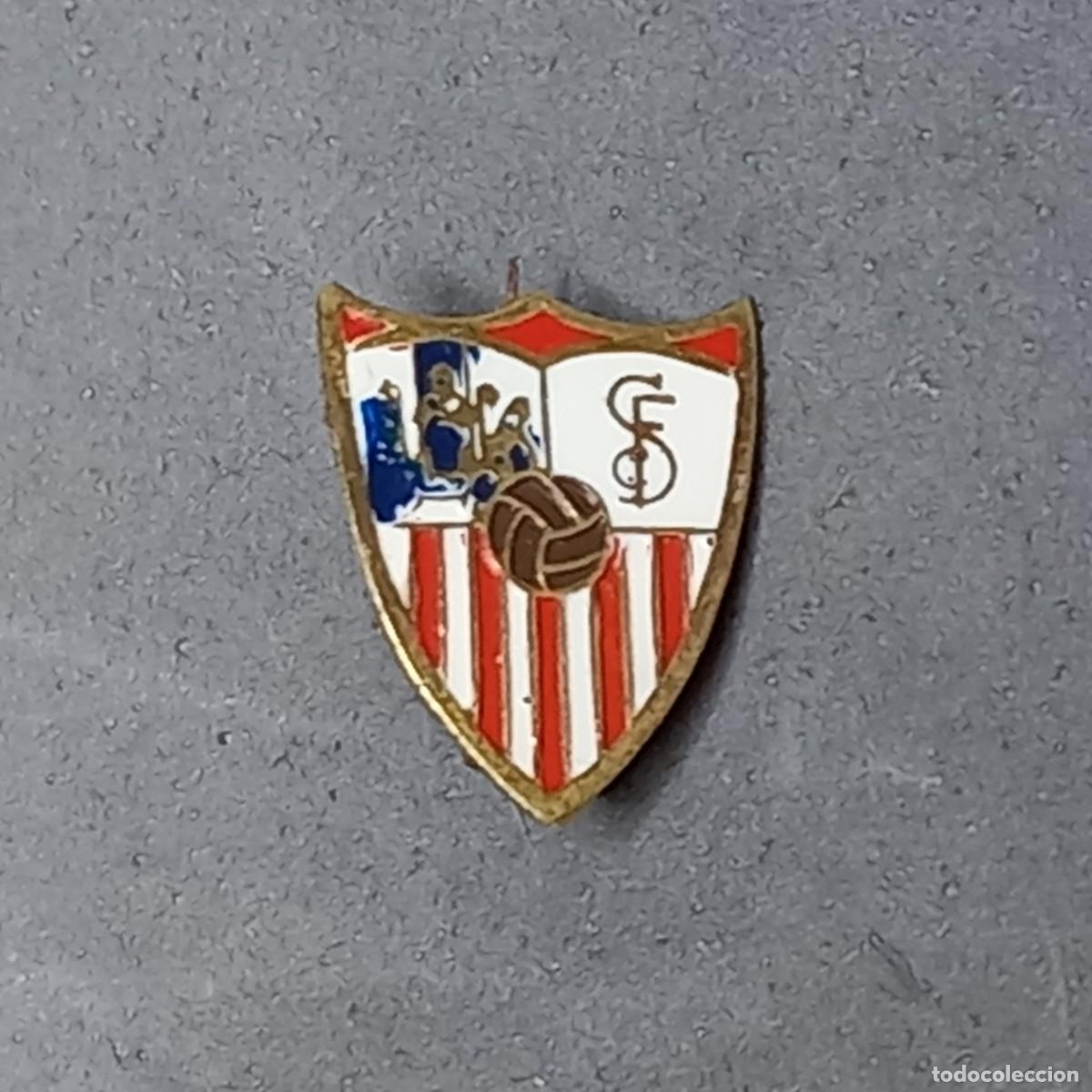Coleccionismo deportivo: Antigua insignia de alfiler a&ntilde;os 60 - 70 del equipo de balompi&eacute; del Sevilla F&uacute;tbol Club
