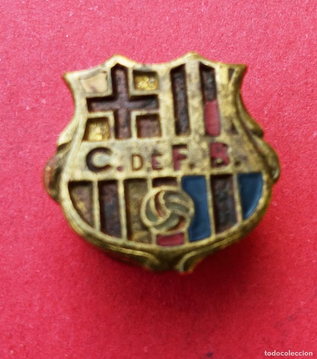 Collectionnisme sportif: Muy Rara Insignia Pin antigua F&uacute;tbol Barcelona. Dos barras.