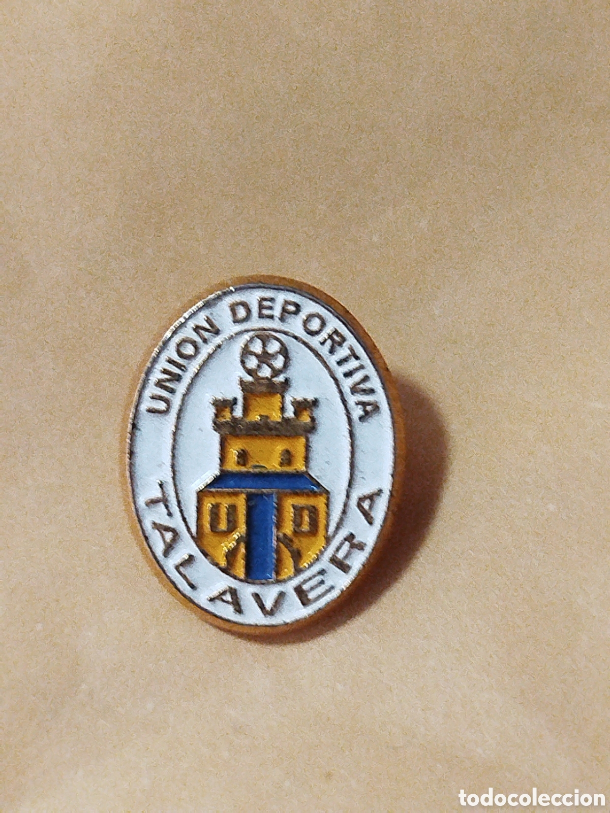 Coleccionismo deportivo: PINS DE FUTBOL OFICIAL UD TALAVERA . TALAVERA DE LA REINA TOLEDO
