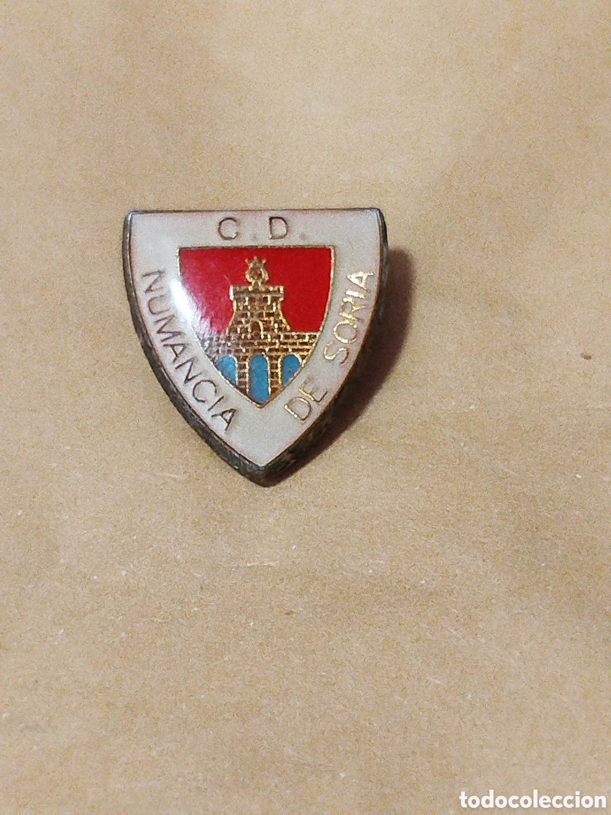 Coleccionismo deportivo: PINS DE FUTBOL OFICIAL CD NUMANCIA SORIA