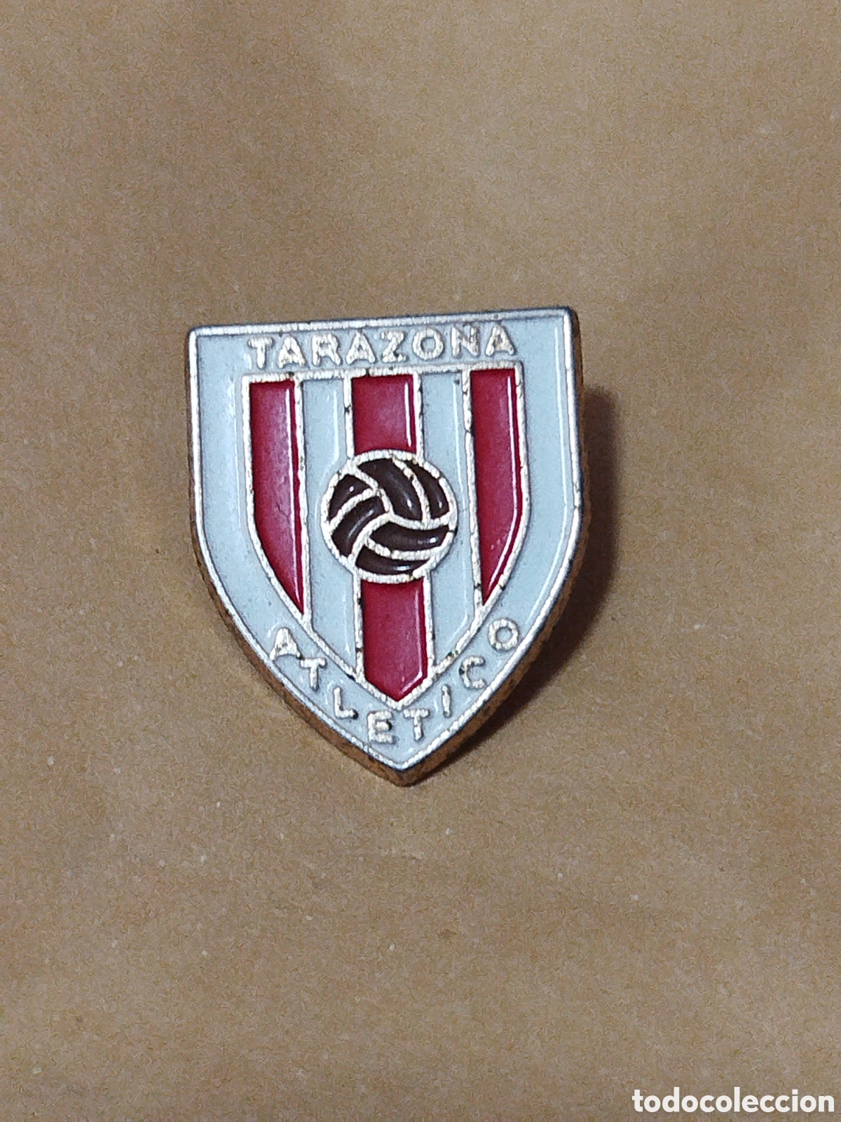 Coleccionismo deportivo: PINS DE FUTBOL TARAZONA ATLETICO TARAZONA DE LA MANCHA ALBACETE