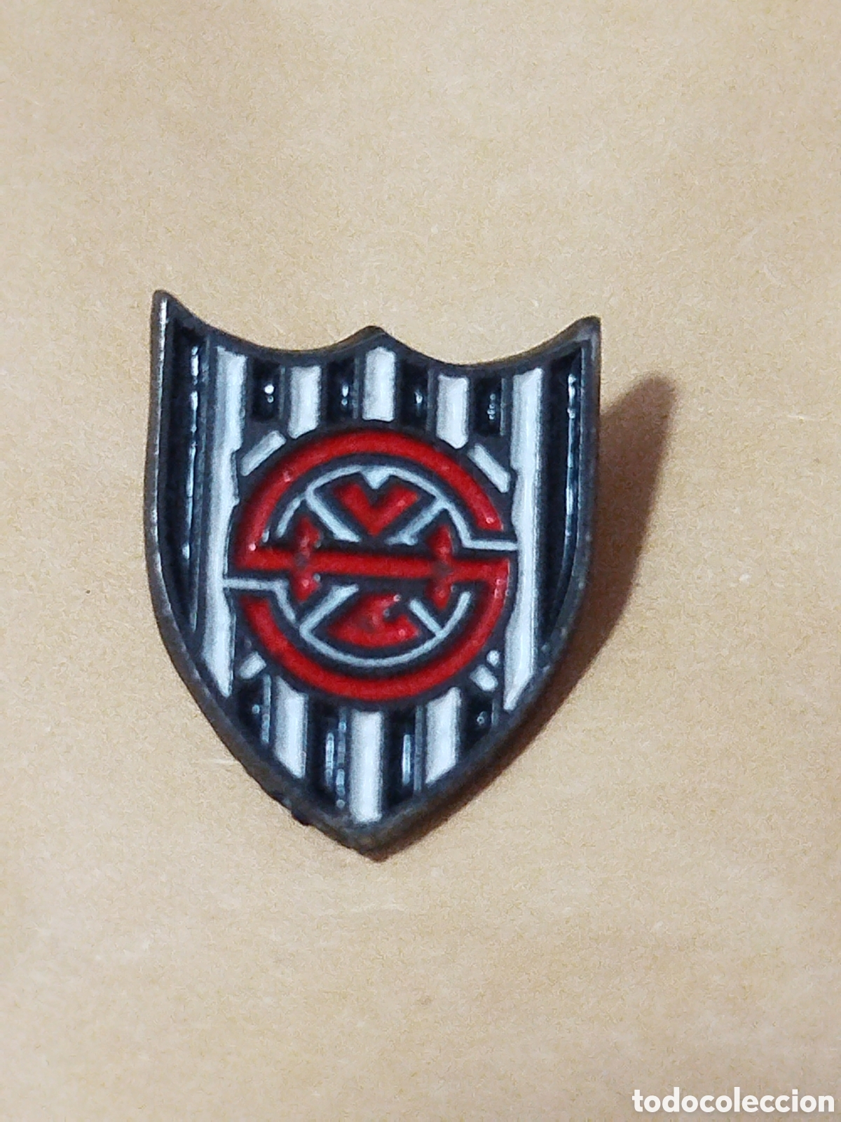 Coleccionismo deportivo: PINS DE FUTBOL SD HULLERA VASCO-LEONESA CI&Ntilde;ERA LA POBLA DE CORD&Oacute;N LEON