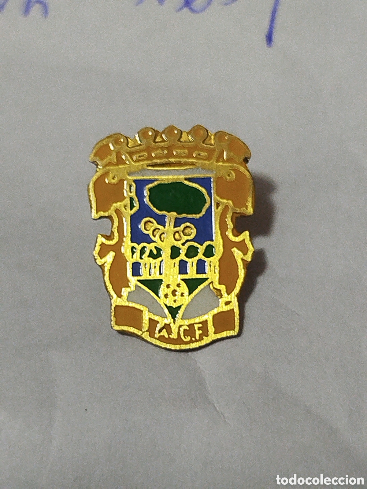 Coleccionismo deportivo: INSIGNIA DE FUTBOL ARENALES CF SAN GREGORIO CIUDAD REAL