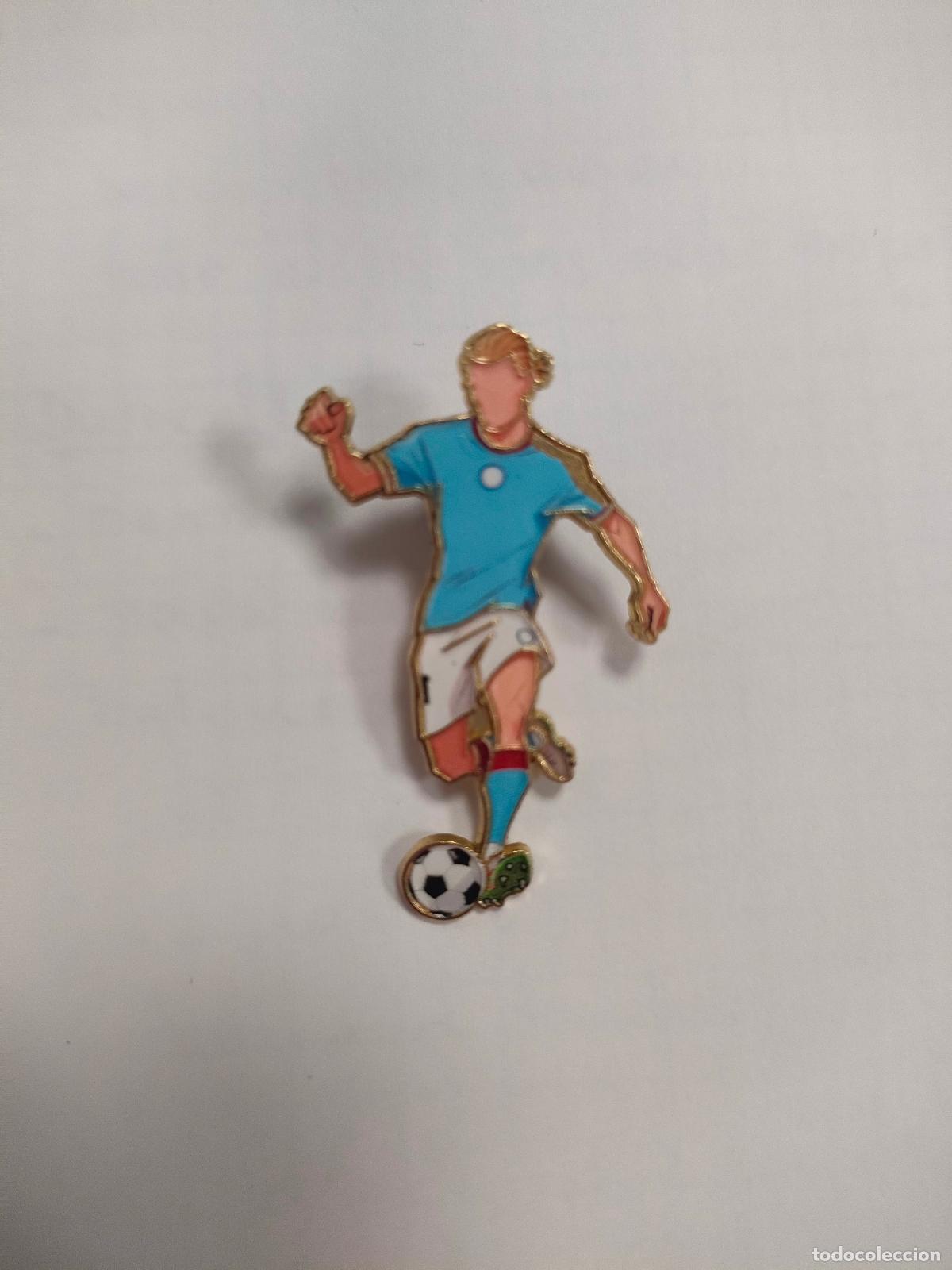 Coleccionismo deportivo: PIN MET&Aacute;LICO DE ERLING HAALAND - MANCHESTER CITY FC