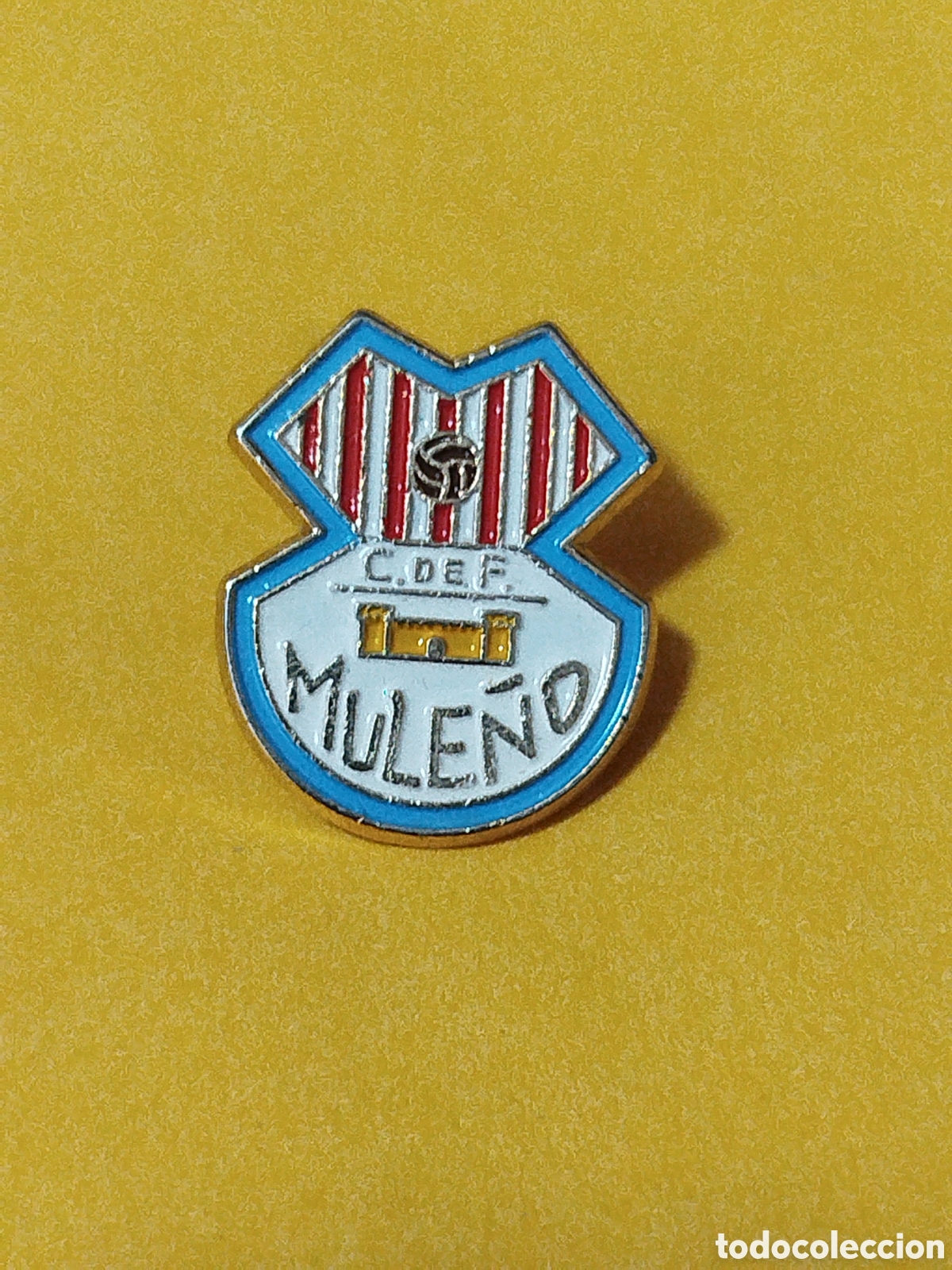 Coleccionismo deportivo: INSIGNIA DE FUTBOL CF MULE&Ntilde;O MULAS MURCIA