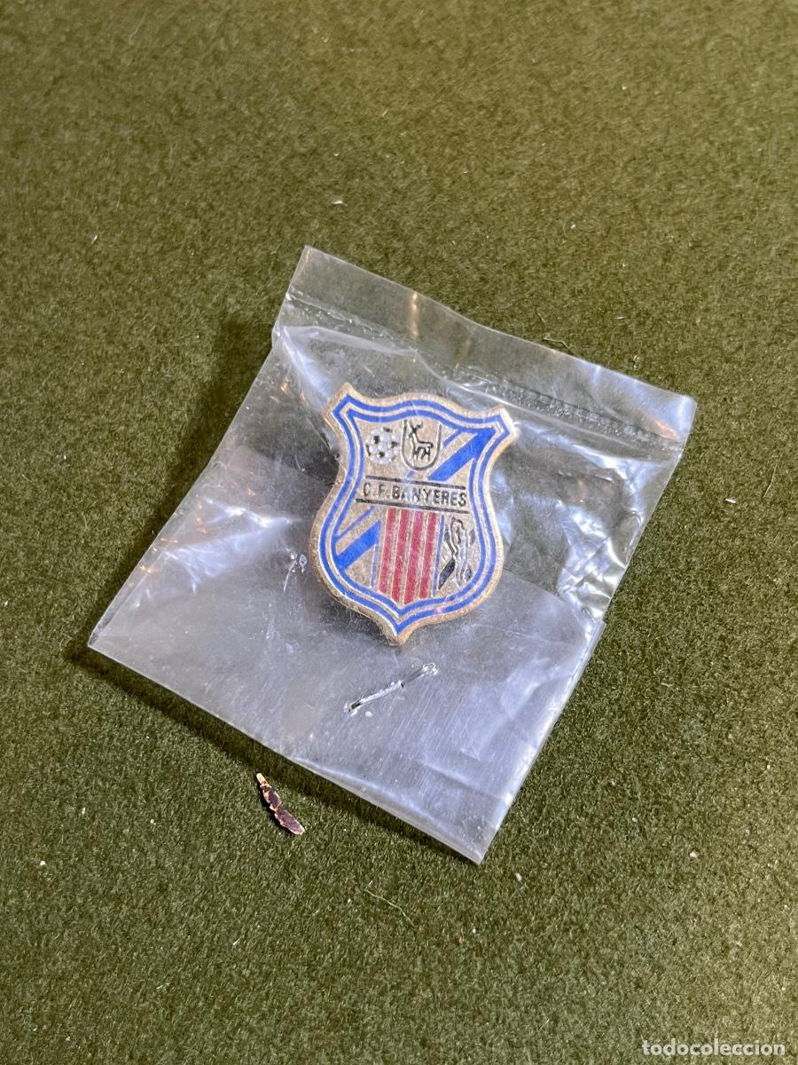 Collectionnisme sportif: Pin insignia oficial C.F. Banyeres Club de Futbol Banyeres del Pened&egrave;s escudo esmaltado f&uacute;tbol catal