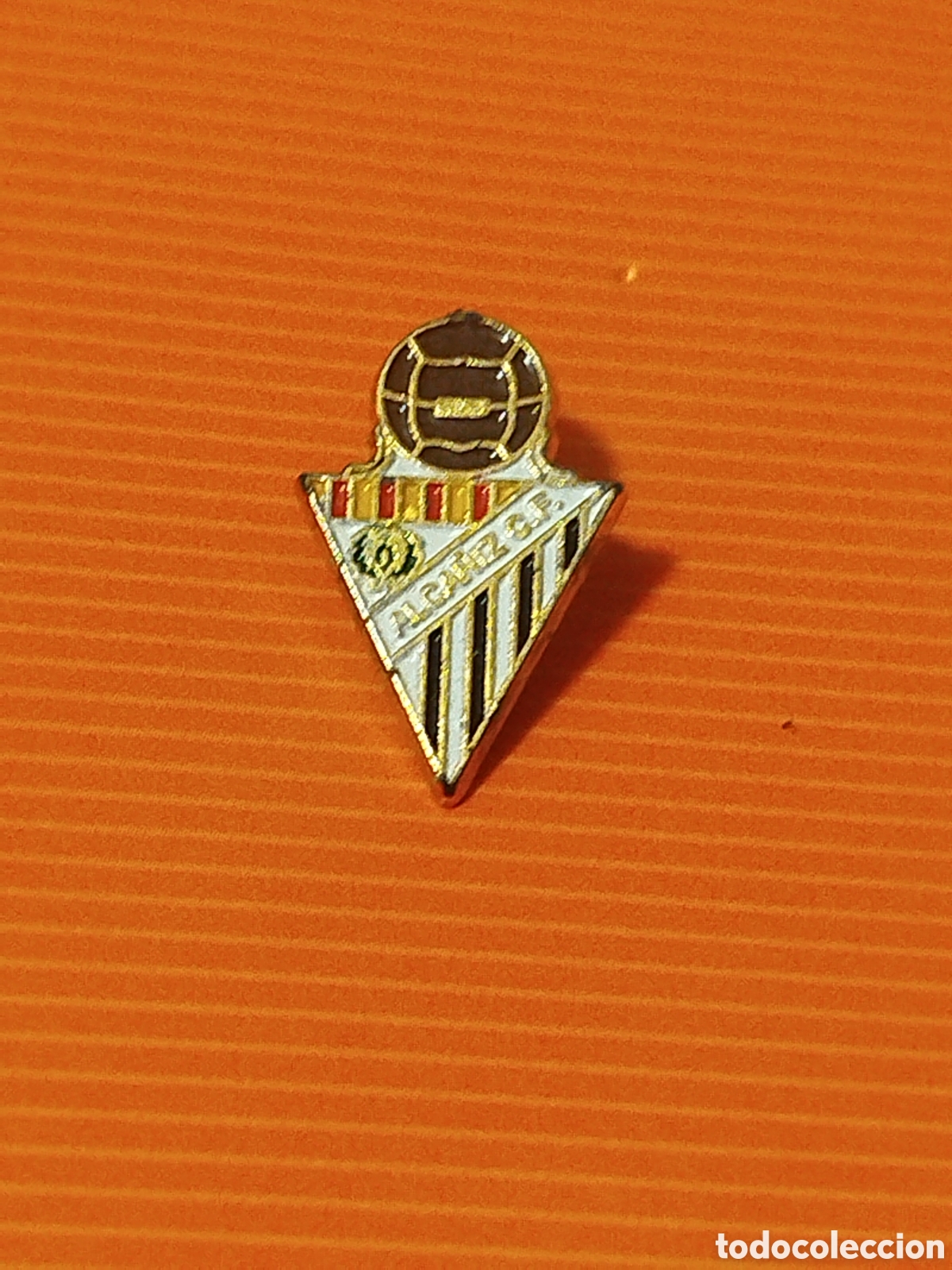 Coleccionismo deportivo: INSIGNIA DE FUTBOL ALCA&Ntilde;IZ CF.TERUEL