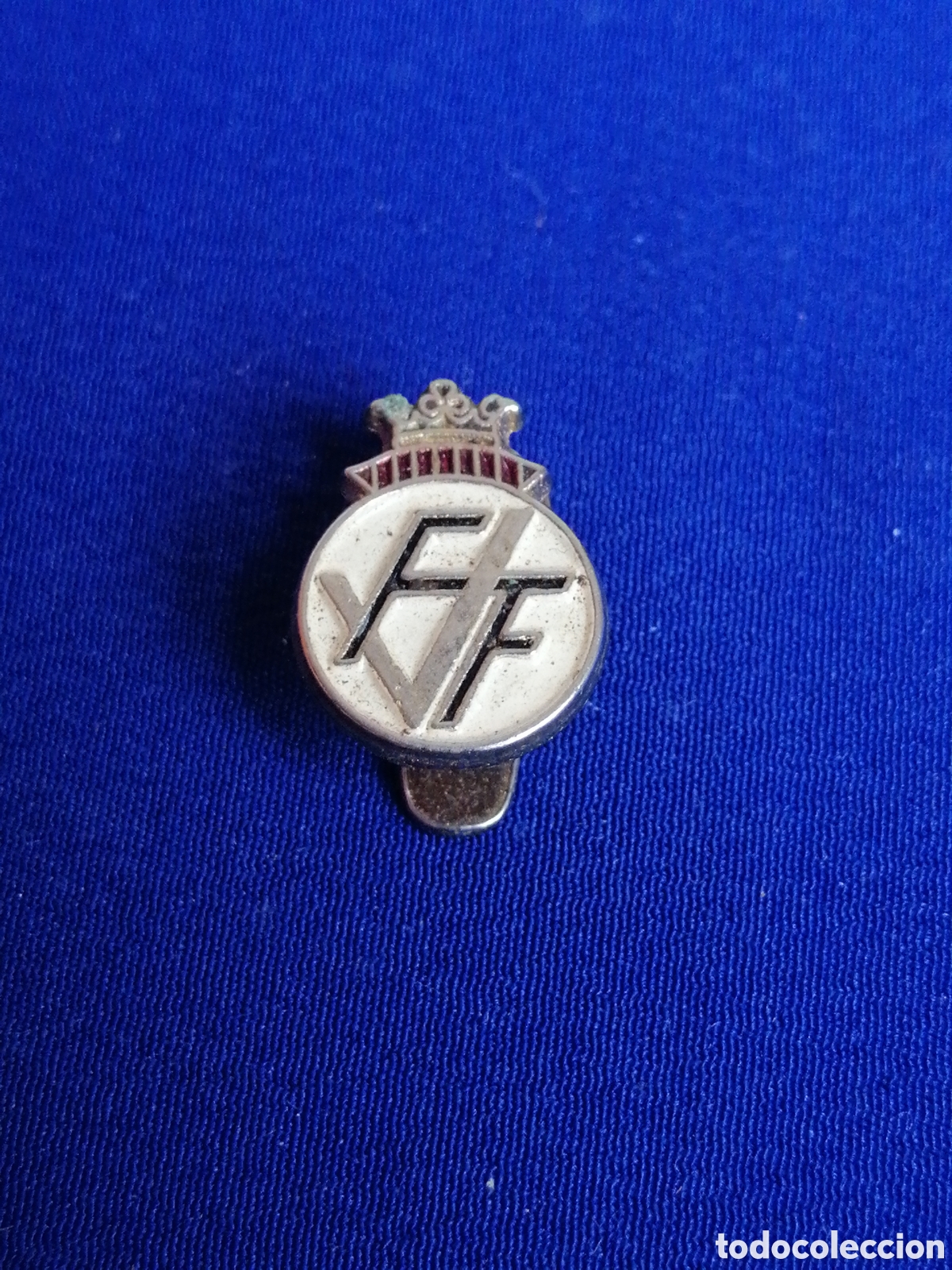 Coleccionismo deportivo: FEDERACI&Oacute;N VALENCIANA DE F&Uacute;TBOL INSIGNIA DE OJAL