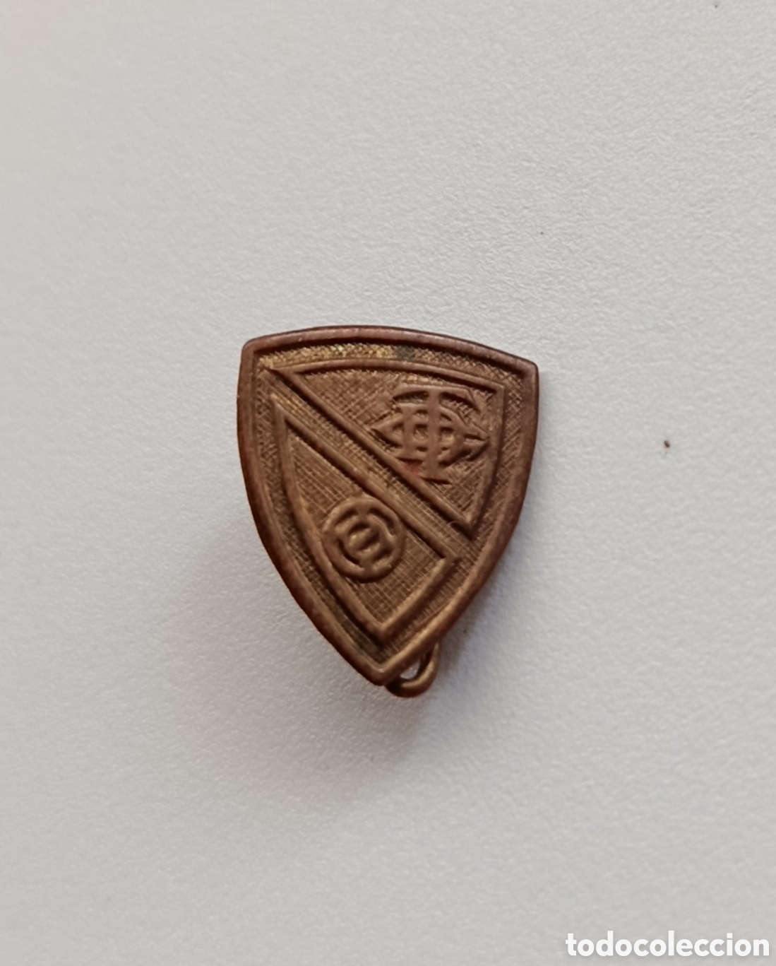 Coleccionismo deportivo: INSIGNIA ANTIGUA AGUJA TERRASSA TARRASA C.D PIN BADGE FUTBOL