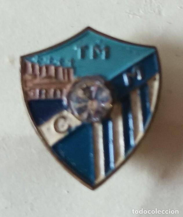 Coleccionismo deportivo: ANTIGUA INSIGNIA IMPERDIBLE DEL CLUB DE FUTBOL MALAGA (FOOTBALL)