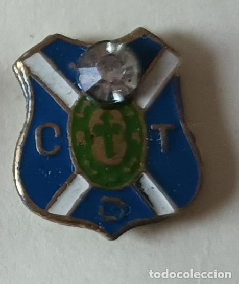 Coleccionismo deportivo: ANTIGUA INSIGNIA IMPERDIBLE DEL CLUB DE FUTBOL TENERIFE (FOOTBALL)