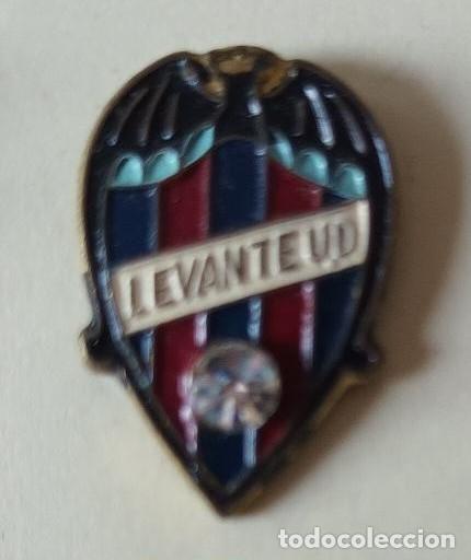 Coleccionismo deportivo: PIN DEL CLUB DE FUTBOL LEVANTE (FOOTBALL)