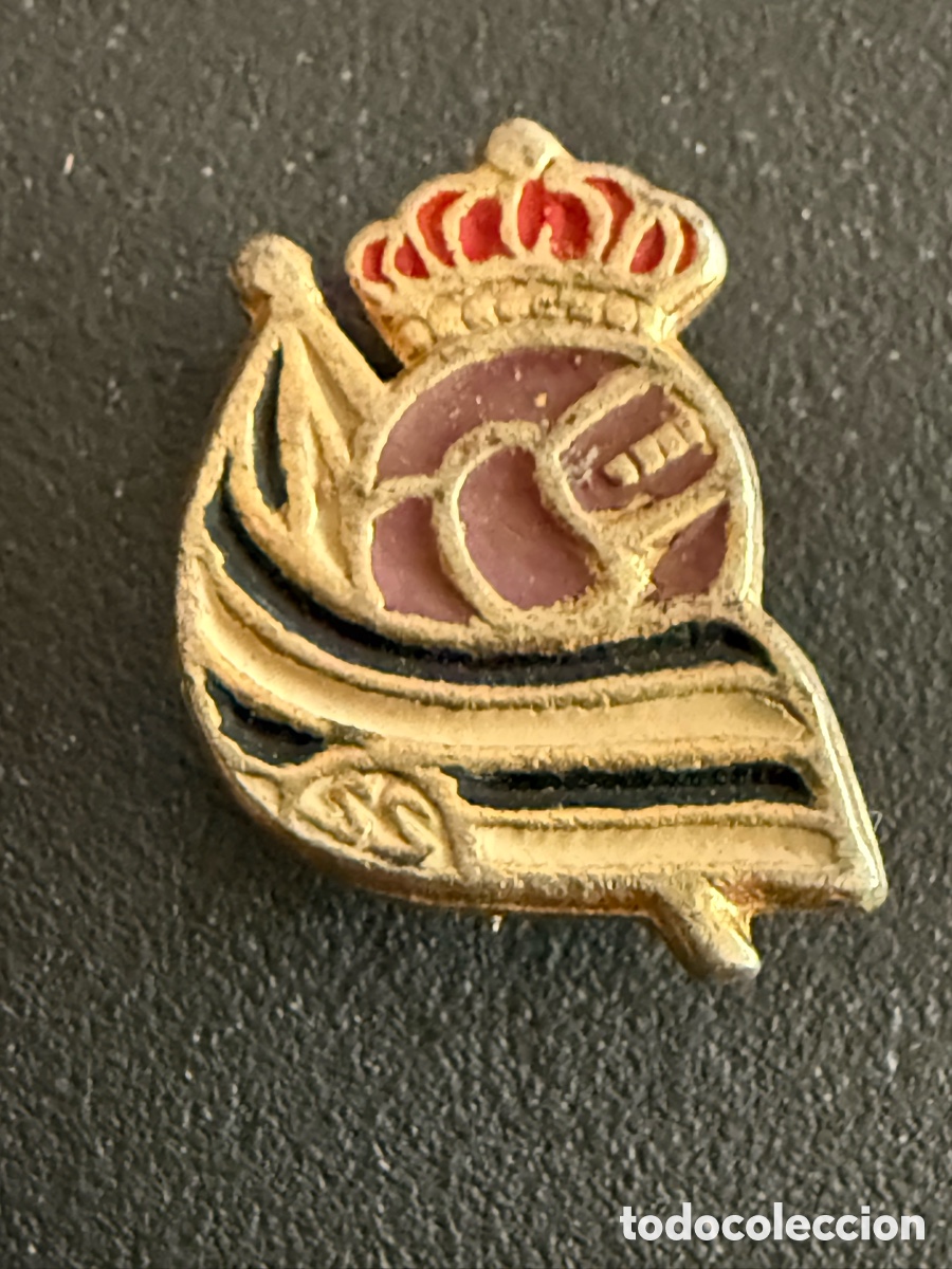 Coleccionismo deportivo: Antigua Insignia. REAL SOCIEDAD
