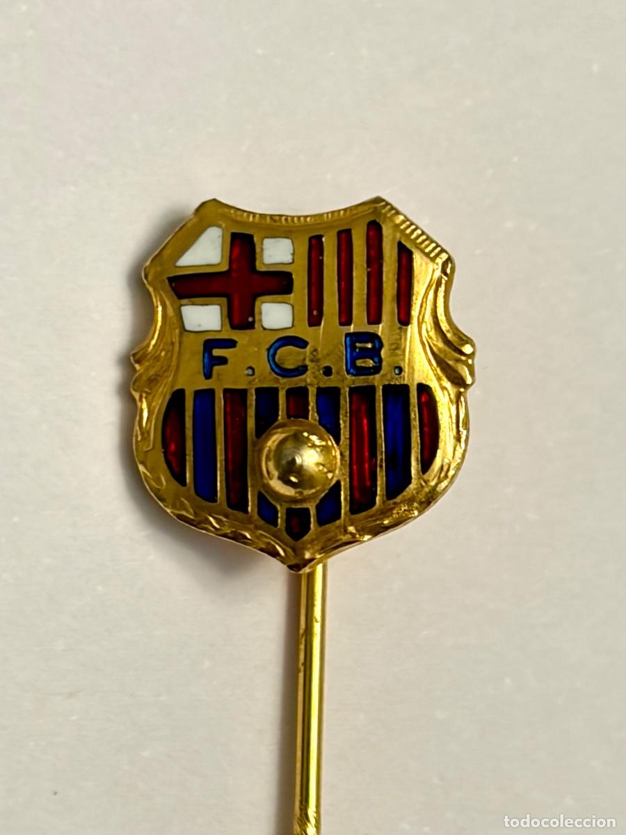 Coleccionismo deportivo: ANTIGUA INSIGNIA AGUJA ESMALTADA FUTBOL CLUB BARCELONA - BAR&Ccedil;A