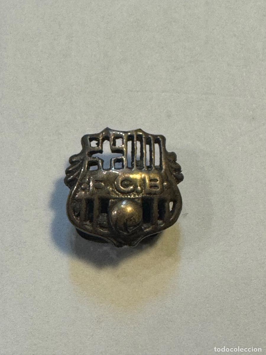 Coleccionismo deportivo: F.C.BARCELONA INSIGNIA DE PLATA 75 ANIVERSARIO (G)