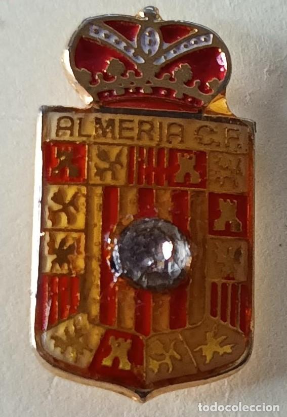 Coleccionismo deportivo: PIN DEL CLUB DE FUTBOL ALMERIA (FOOTBALL)