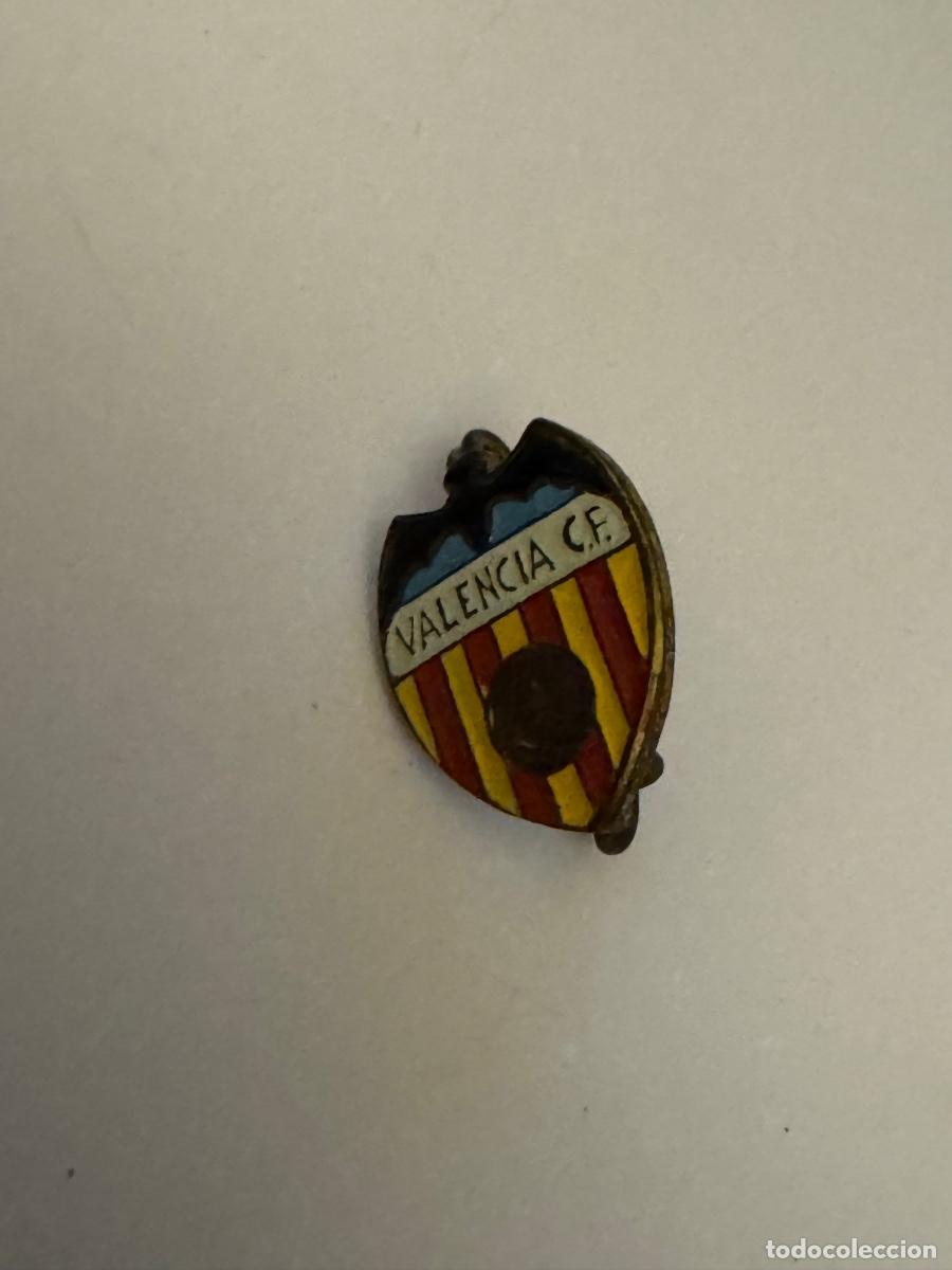 Coleccionismo deportivo: FUTBOL INSIGNIA AGUJA / PIN DEPORTIVO -ORIGINAL A&Ntilde;OS 50/60/70 (G)