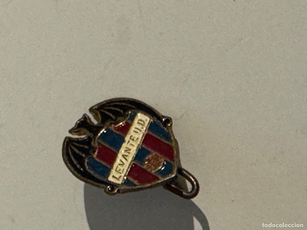 Coleccionismo deportivo: FUTBOL INSIGNIA AGUJA / PIN DEPORTIVO -ORIGINAL A&Ntilde;OS 50/60/70 (G)
