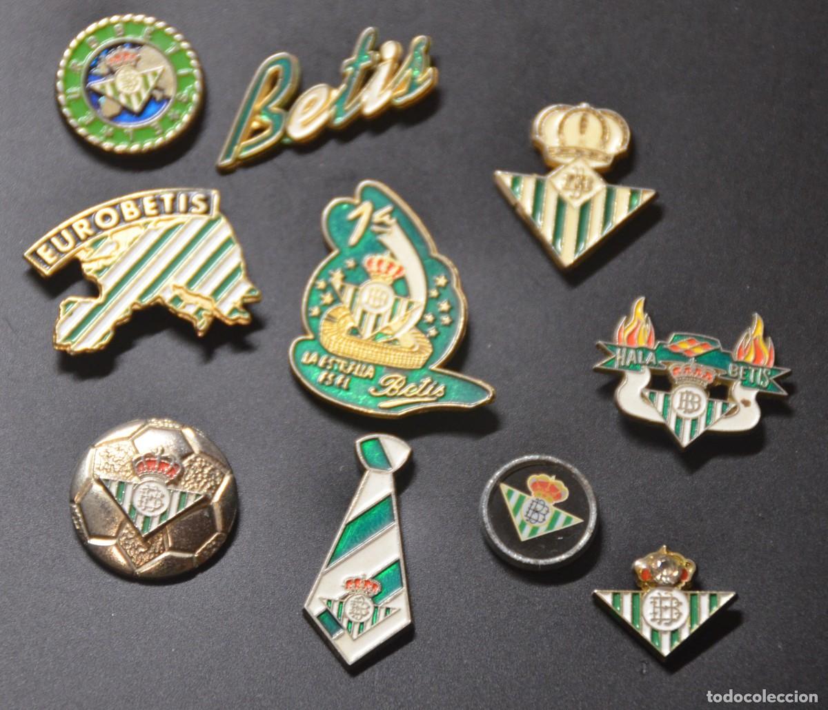 Coleccionismo deportivo: LOTE 10 PINS DE FUTBOL DEL REAL BETIS BALOMPI&Eacute; (SEVILLA)