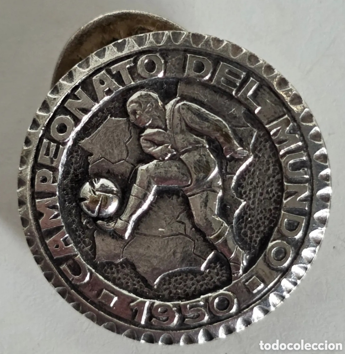 Coleccionismo deportivo: Insignia ojal Campeonato F&uacute;tbol 1950 grabada F. Pujol Barna Frei - Mundial Brasil Selecci&oacute;n Espa&ntilde;ola