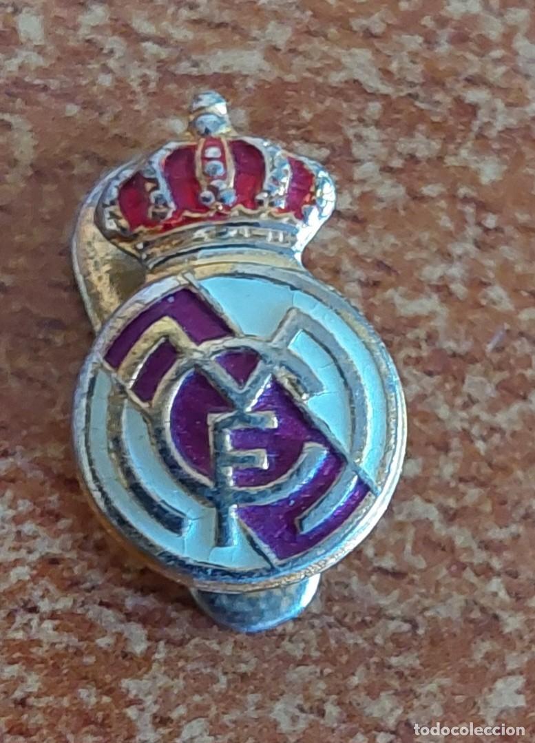 Coleccionismo deportivo: Emblema ojal Club de f&uacute;tbol Real Madrid