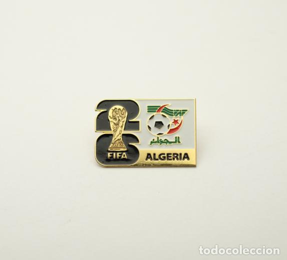 Coleccionismo deportivo: Metal badge football 2026 FIFA World Cup - Algeria national team.
